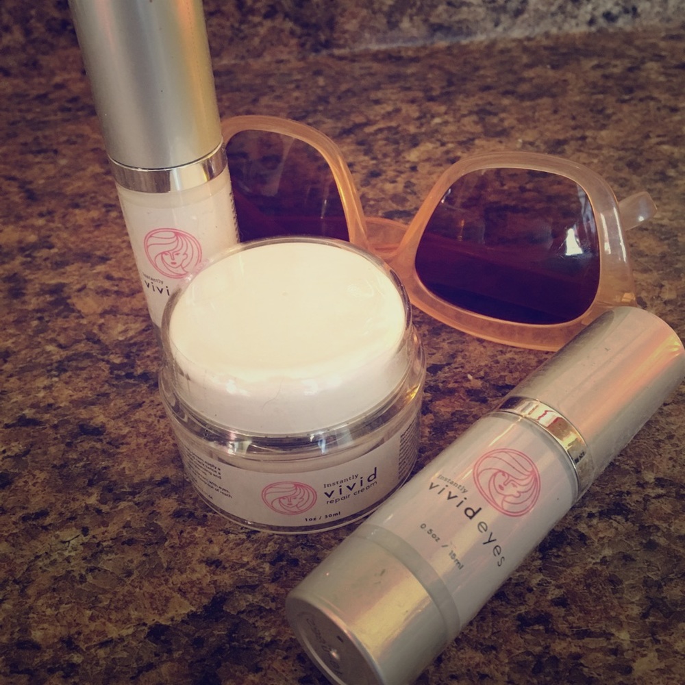 Instantly Vivid repair cream & 2 eye serum FULL SZ